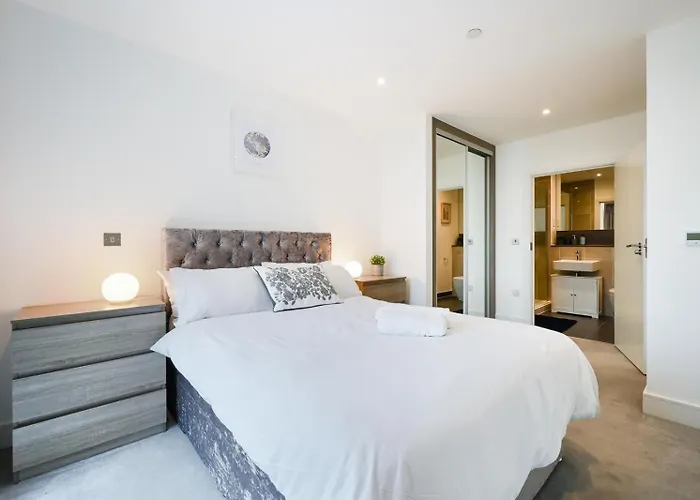 Central Luxury 2 Bed Apartment