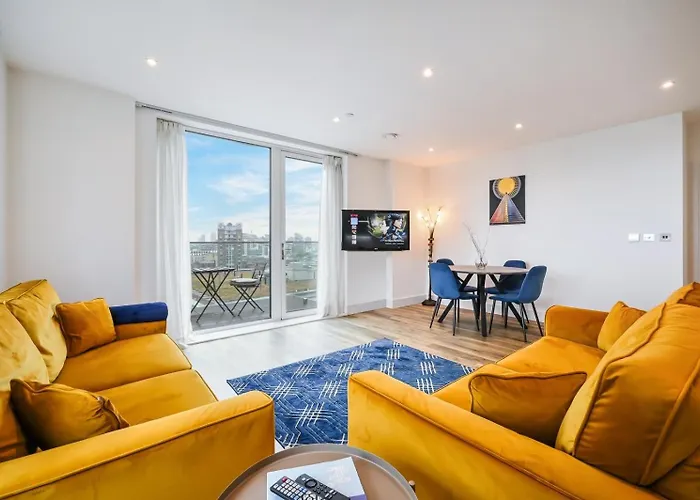 Central Luxury 2 Bed Apartment