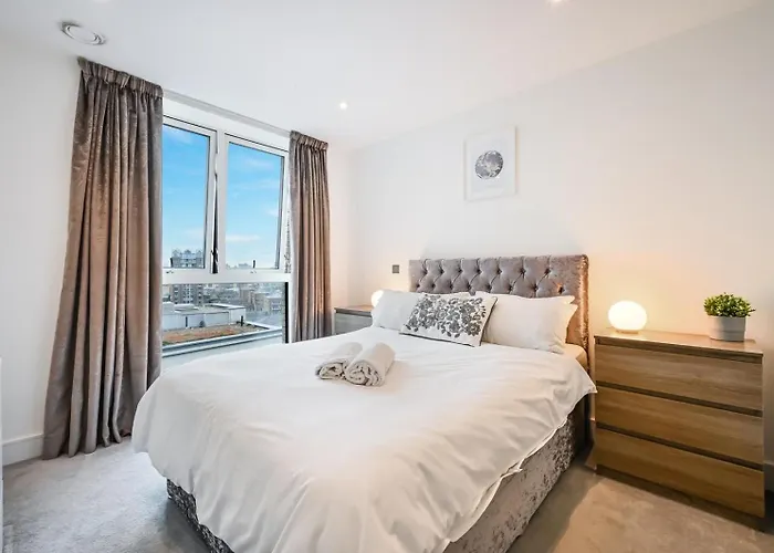 Central Luxury 2 Bed Apartment