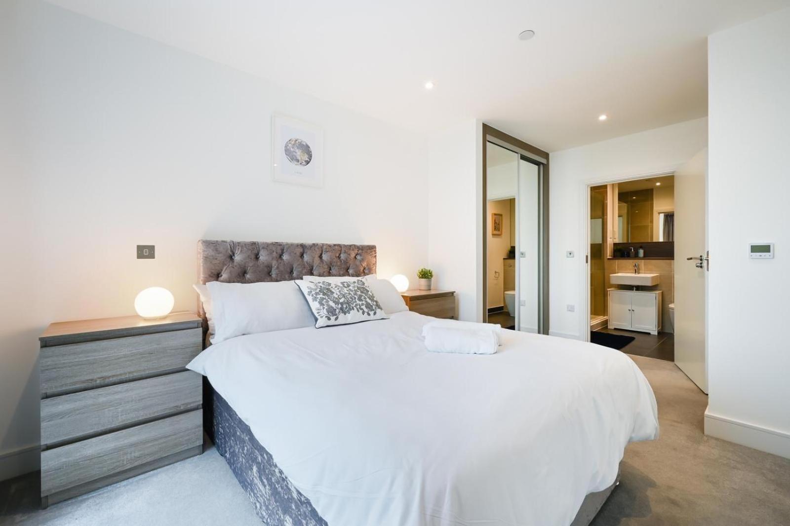 Luxury 2 Bed Apartment *