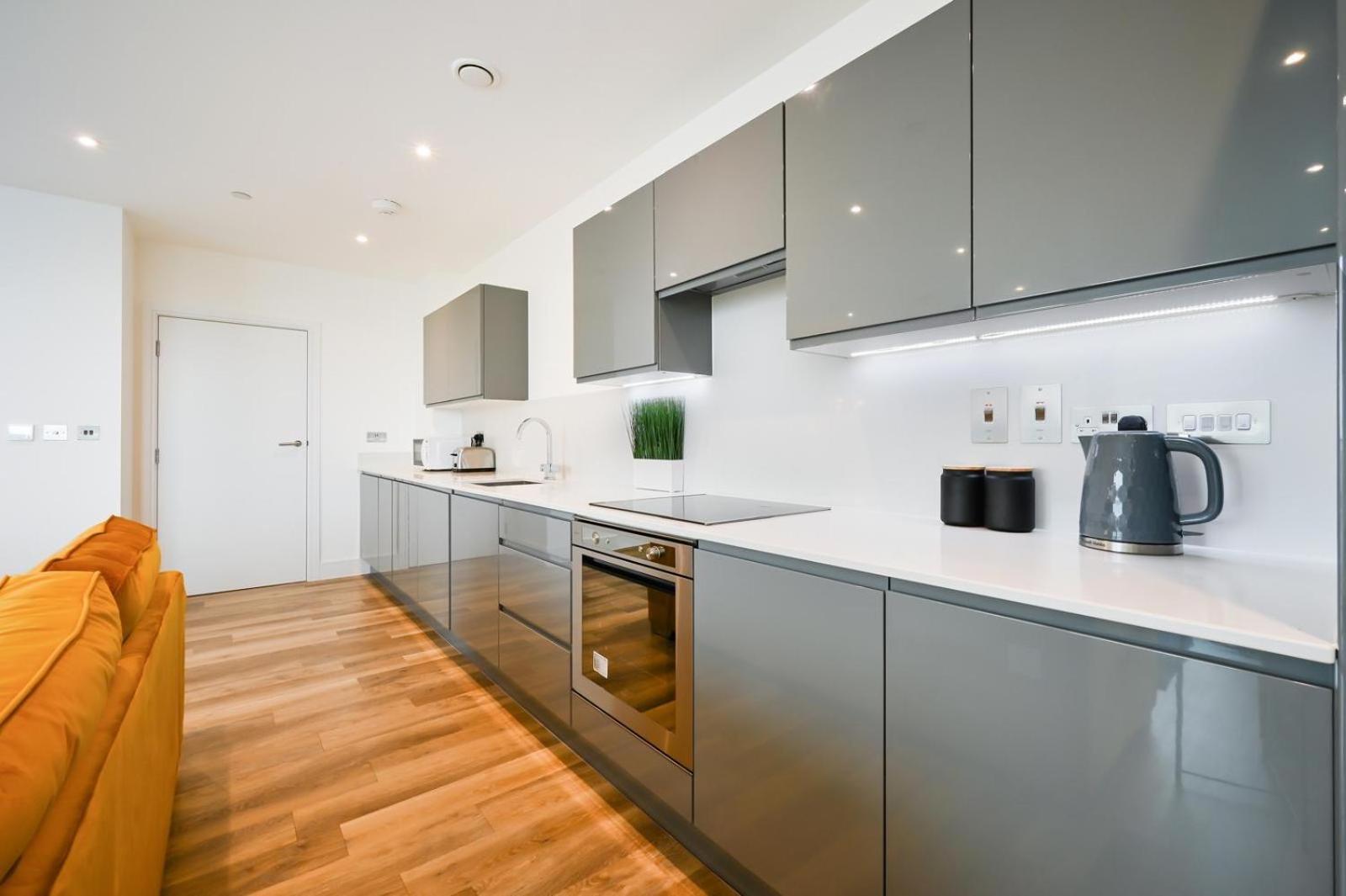 Luxury 2 Bed * London
